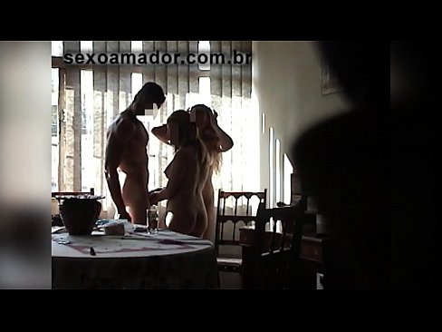 ❤️ Sexu-lagunek gizon erraldoi bat eta hirukote batera gonbidatzen dituzte berarekin ️ Super sexua pornoan eu.pornobot.ru ️❤