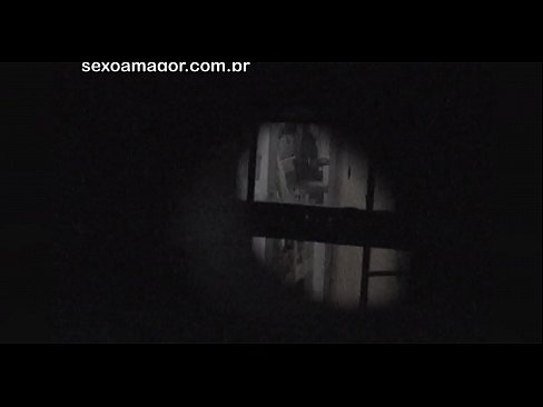 ❤️ Blondie ezkutuan grabatzen du auzoko voyeur batek adreilu hutsen atzean ezkutatuta ️ Super sexua pornoan eu.pornobot.ru ️❤