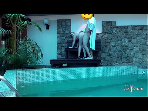 ❤️ Boss neskamea igerilekura gonbidatzen du, baina ezin izan dio beroari eutsi ️ Super sexua pornoan eu.pornobot.ru ️❤