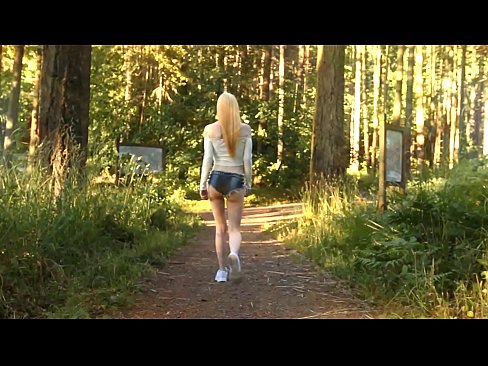 ❤️ Emakume ederra poliki mugitzen da, ez biluzik bideoa ️ Super sexua pornoan eu.pornobot.ru ️❤