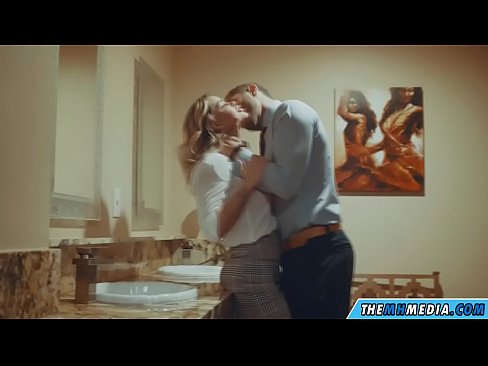 ❤️ Ilehoria busti batek komun publiko batean seduzitzen zaituenean ️ Super sexua pornoan eu.pornobot.ru ️❤
